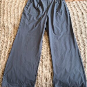 Nike Women’s High Waisted Loose Fit Pants